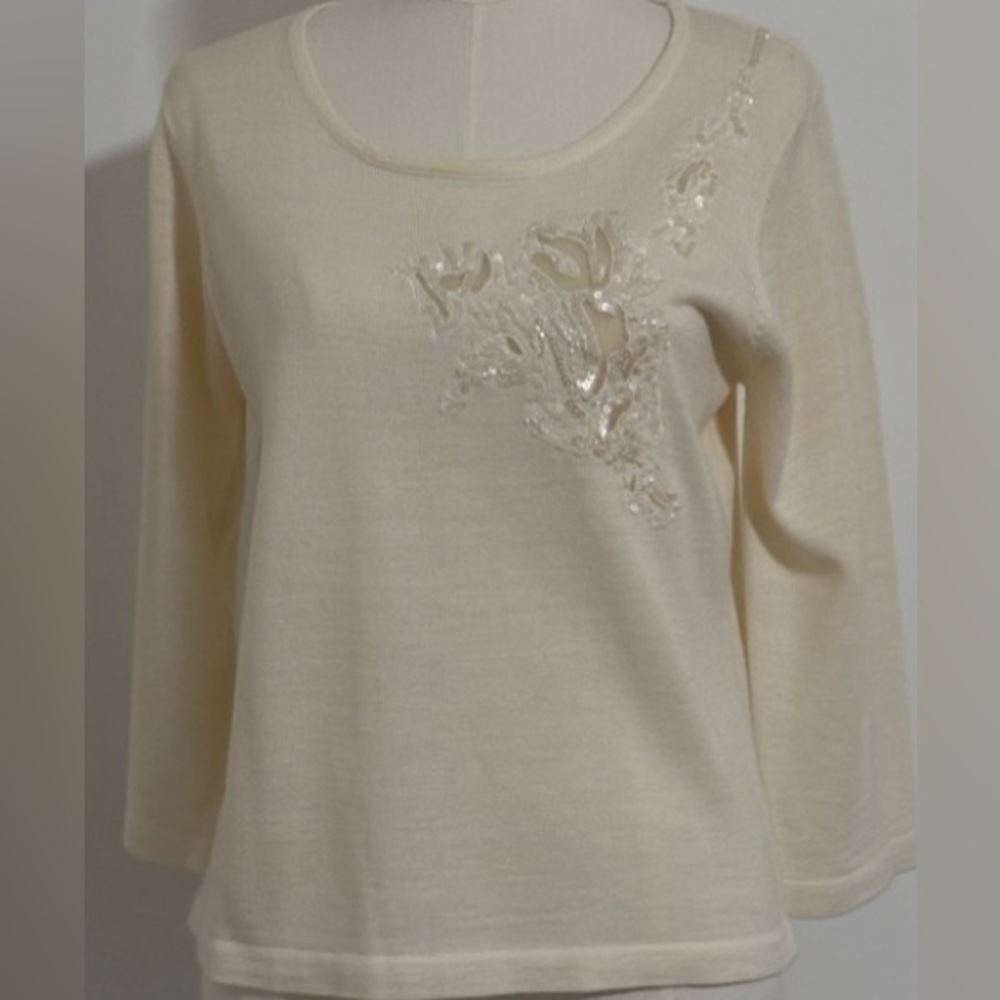 Bill Blass Studio Ivory Top. Sequin Detail.  Luxe. Women Size Medium.  SKU 8
